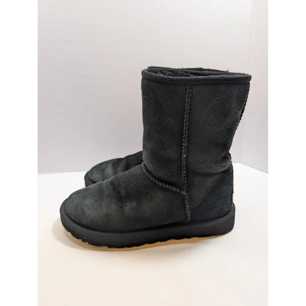 UGG Classic Short‎ Boots Black Suede Shearling Lined Winter Womens 7 Apres Ski